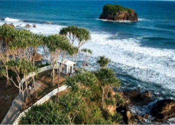 Pantai Karang Tawulan: Eksotisme Tebing Laut Selatan