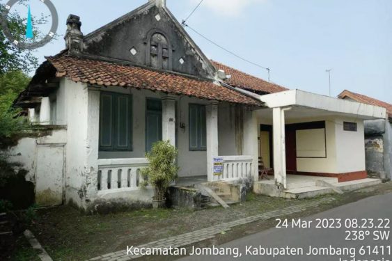 Dijual Rumah Tua Hitung Tanah Saja di Pusat Kota Kabupaten Jombang Dekat RSUD Kabupaten Jombang, Alun-Alun Jombang, Linggajati Plaza