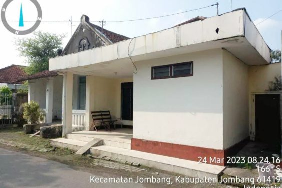 Dijual Rumah Tua Hitung Tanah Saja di Pusat Kota Kabupaten Jombang Dekat RSUD Kabupaten Jombang, Alun-Alun Jombang, Linggajati Plaza